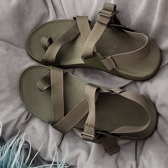 Chaco Men's size 10 Sandals. Moss green. Near new! - Picture 1 of 7